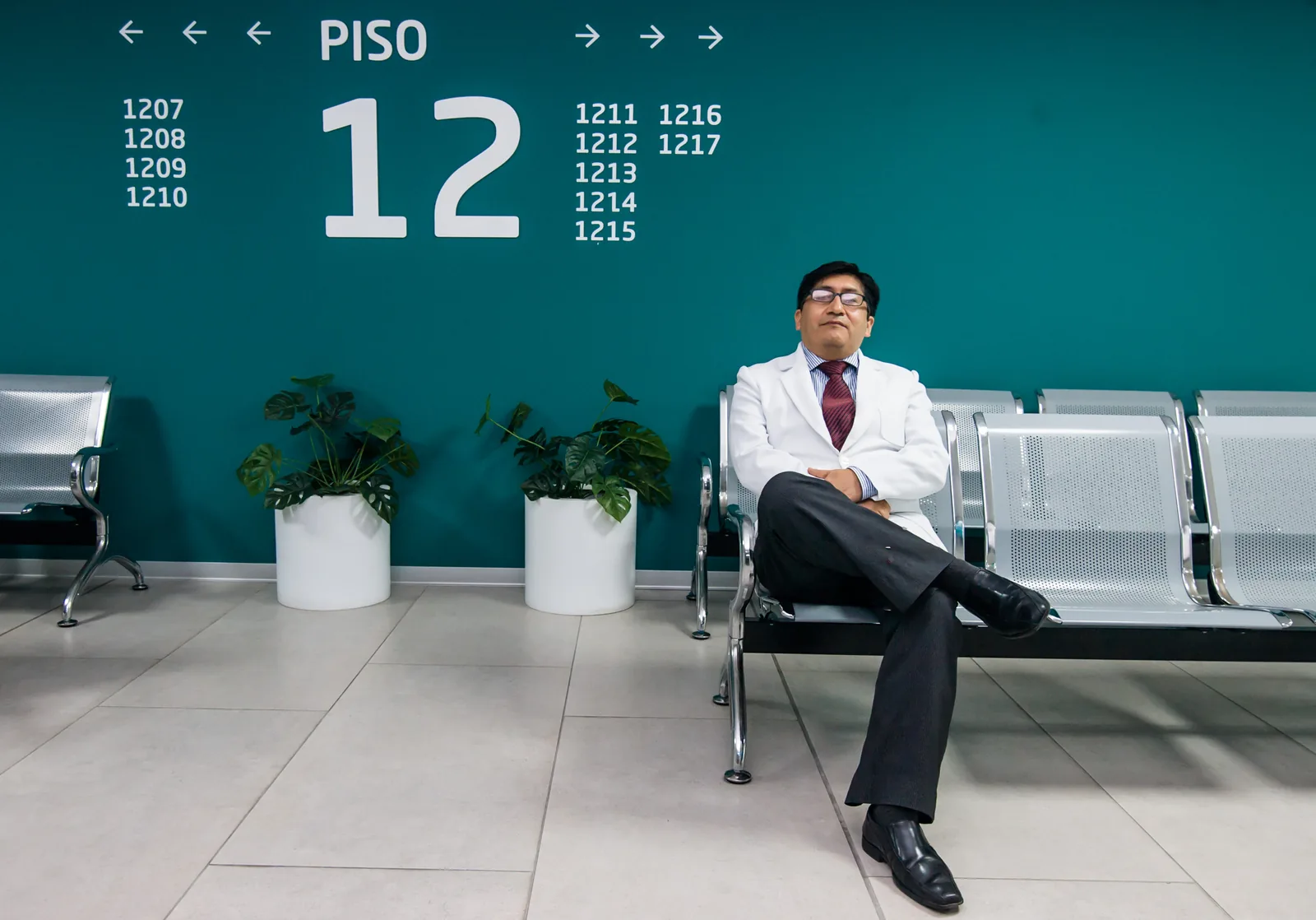 Dr. Juan Corral en las instalaciones del centro médico